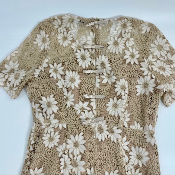 Molly Bracken Tan Cream Crochet Flower Modest Classic Preppy Sheath Dress Med - Picture 13 of 14